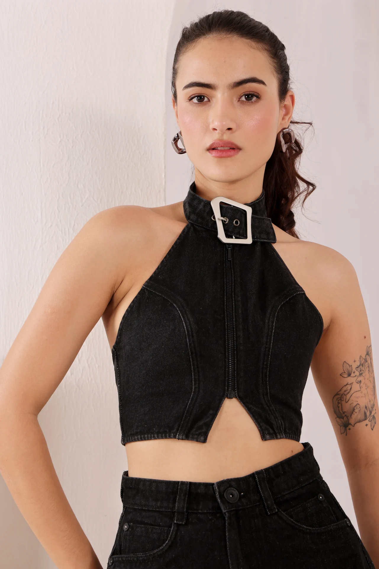 BUCKLE TOP